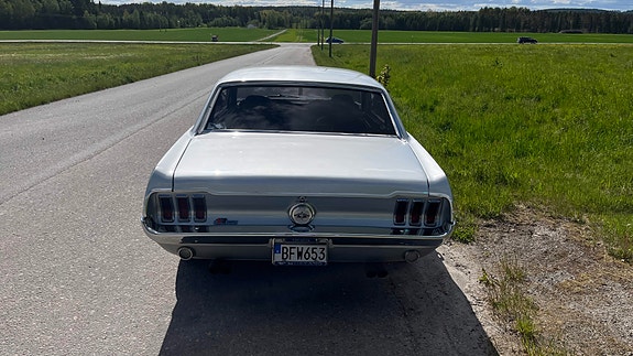 Ford Mustang 7 of 12
