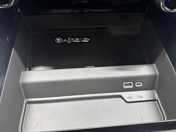 Chevrolet Suburban 22 of 25