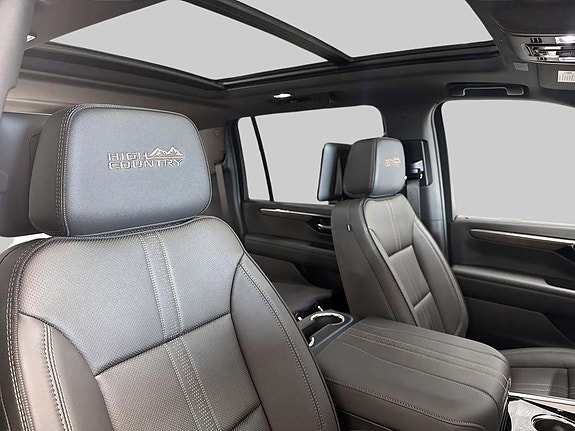 Chevrolet Suburban 16 of 25