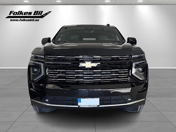 Chevrolet Suburban 2 of 5