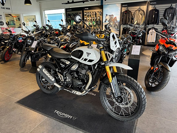 Triumph Scrambler 400 XC 2 of 5