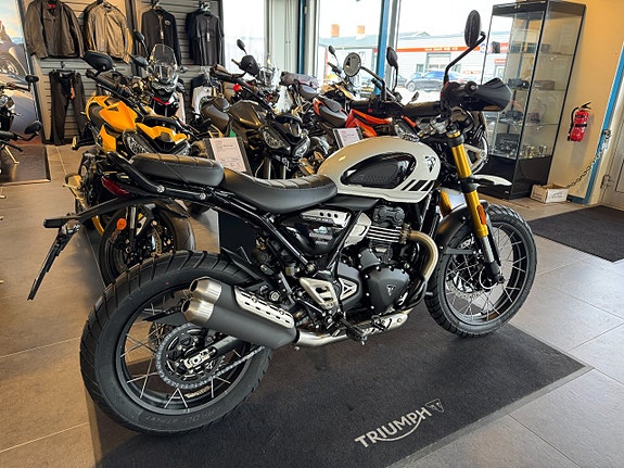 Triumph Scrambler 400 XC 4 of 5