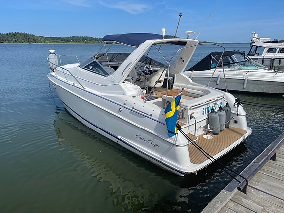 Chris-Craft Crowne 30, CE märkt med 2x270 hk | 480 h| Bogpropeller | Trailer 4 of 5