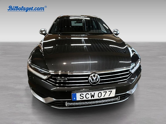 Volkswagen Passat Alltrack 2 of 5