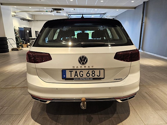 Volkswagen Passat 7 of 27