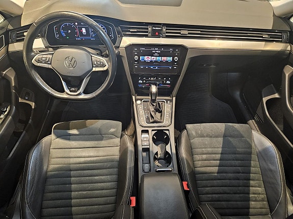 Volkswagen Passat 14 of 27