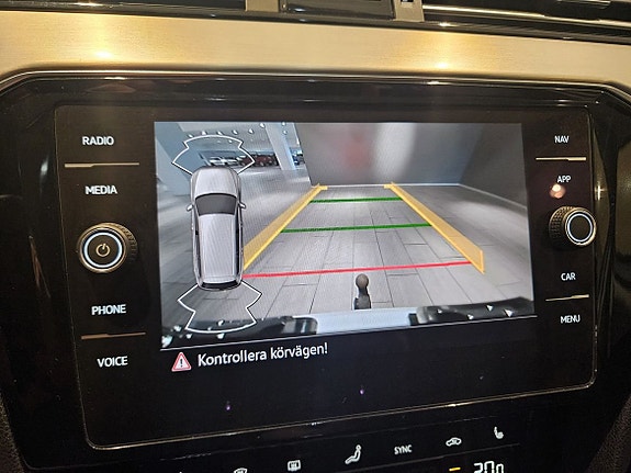 Volkswagen Passat 23 of 27