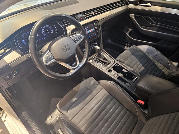 Volkswagen Passat 13 of 27