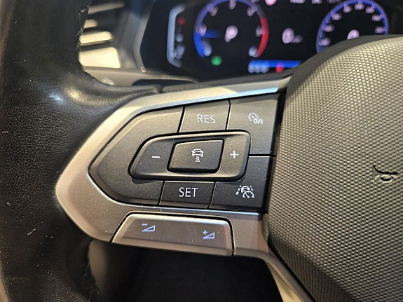 Volkswagen Passat 19 of 27