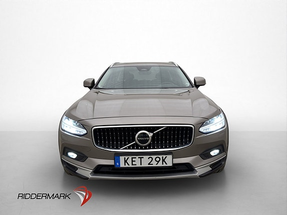 Volvo V90 Cross Country 2 of 30