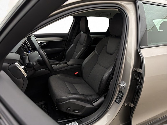 Volvo V90 Cross Country 12 of 30