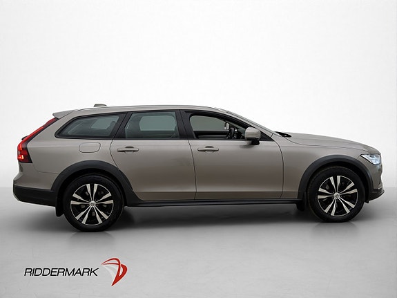 Volvo V90 Cross Country 9 of 30