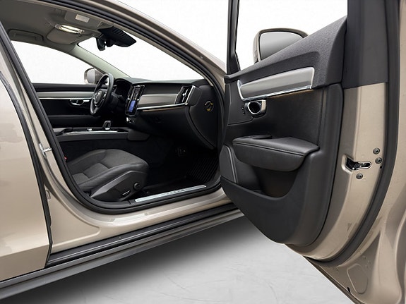 Volvo V90 Cross Country 25 of 30