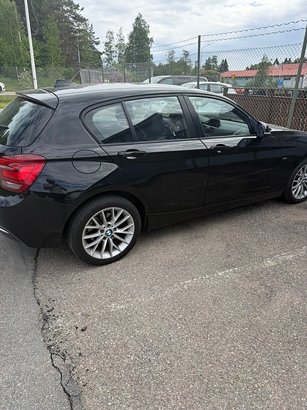 BMW 116i 3 of 5