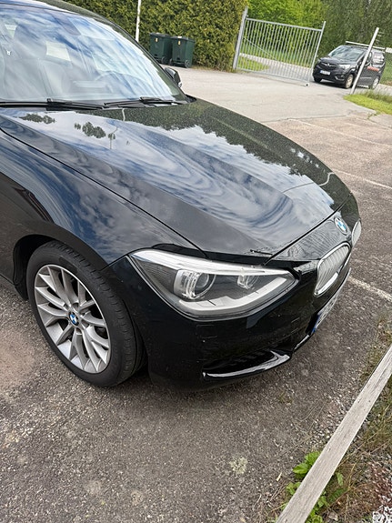 BMW 116i 2 of 5