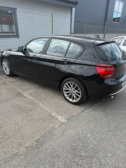 BMW 116i 4 of 5