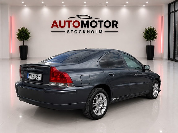 Volvo S60 4 of 5