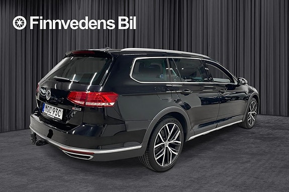 Volkswagen Passat Alltrack 3 of 5