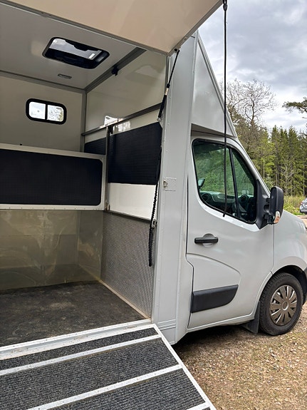 Nissan NV400 4 of 5