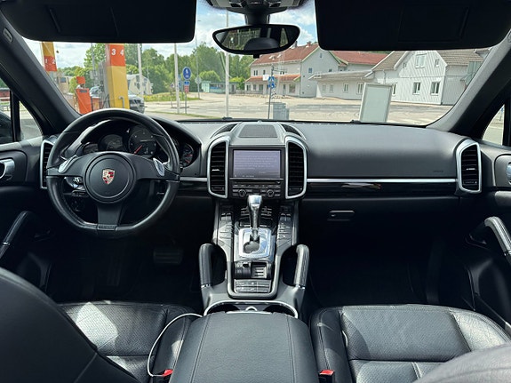 Porsche Cayenne 7 of 14