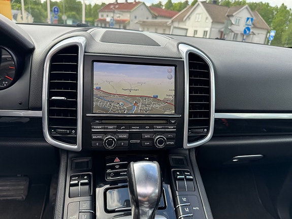 Porsche Cayenne 12 of 14