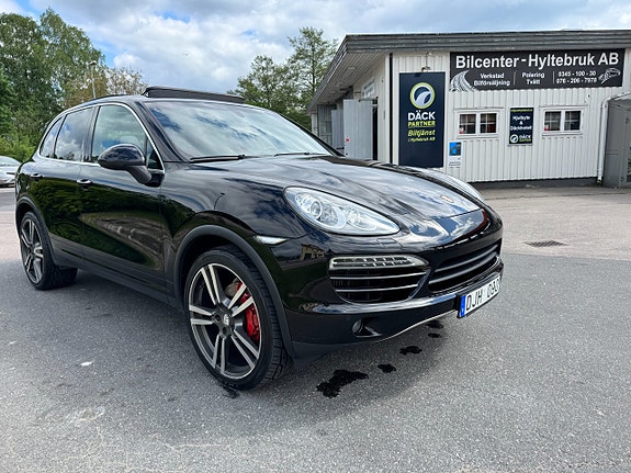 Porsche Cayenne 2 of 5