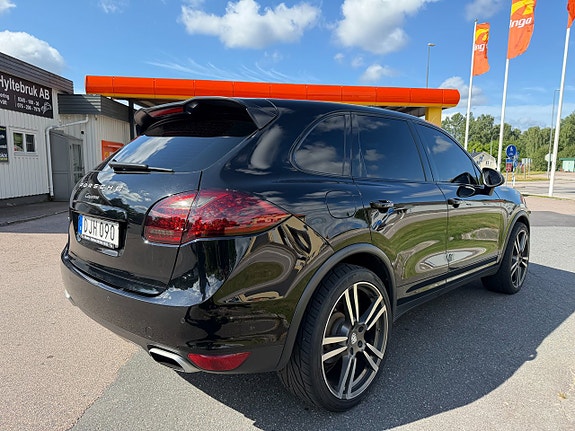 Porsche Cayenne 6 of 14