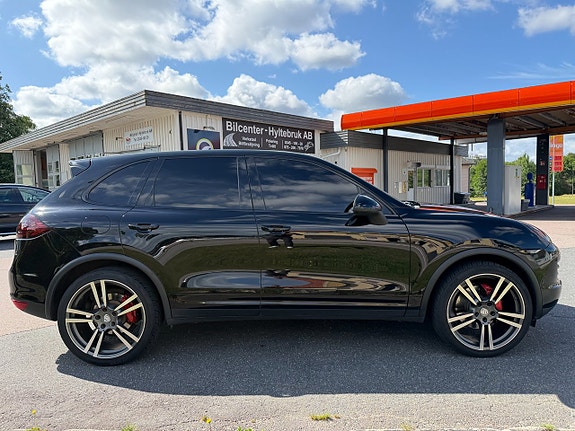 Porsche Cayenne 4 of 14