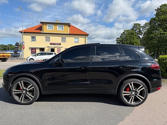 Porsche Cayenne 2 of 14
