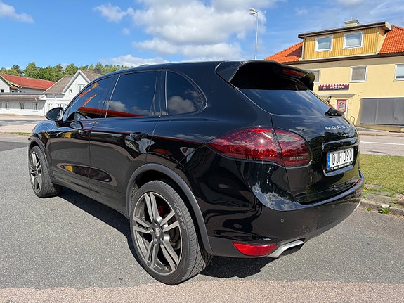 Porsche Cayenne 3 of 14
