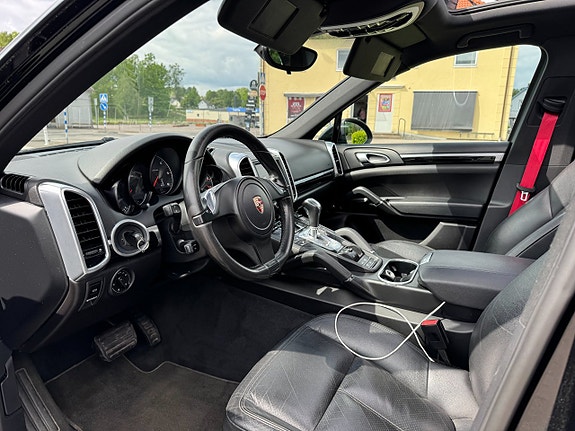 Porsche Cayenne 10 of 14