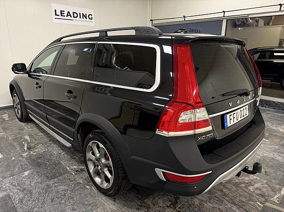 Volvo XC70 2 of 22