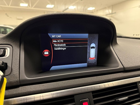 Volvo XC70 11 of 22