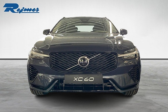 Volvo XC60 2 of 8
