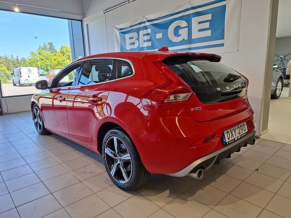 Volvo V40 3 of 5