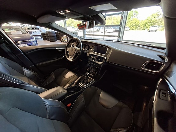 Volvo V40 11 of 14
