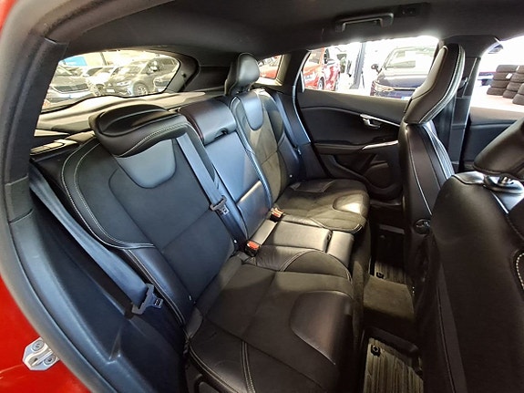 Volvo V40 10 of 14