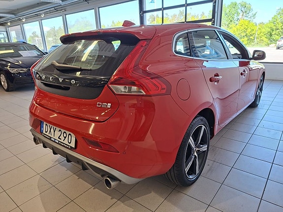 Volvo V40 4 of 5