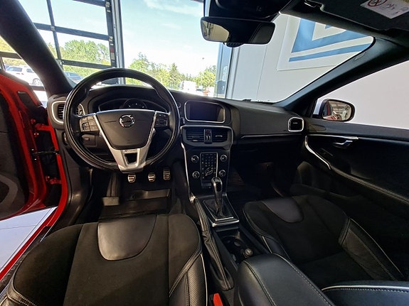 Volvo V40 8 of 14
