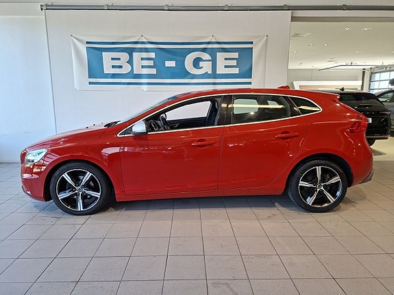 Volvo V40 2 of 5