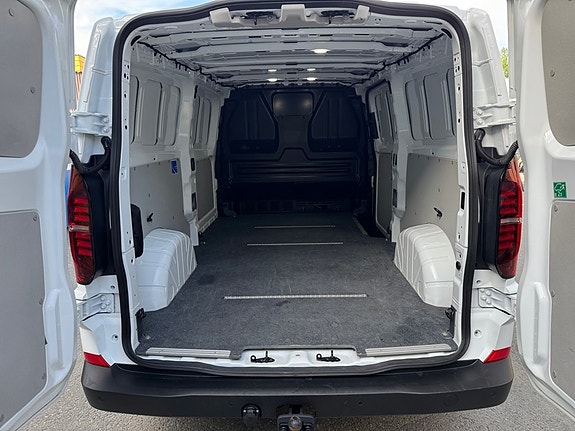 Volkswagen Transporter 3 of 5