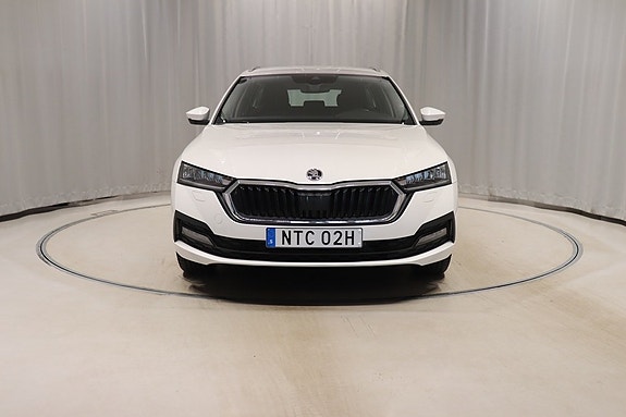 Skoda Octavia 2 of 5