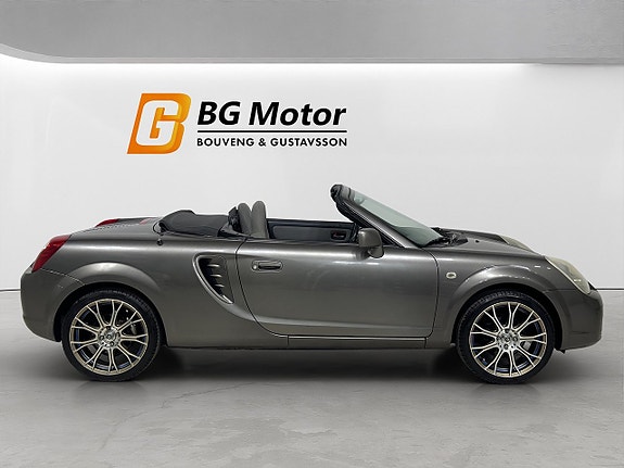 Toyota MR2 3 of 5