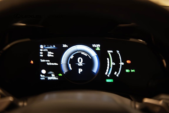 Lexus NX450h+ 18 of 21