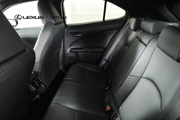 Lexus UX250h 9 of 21