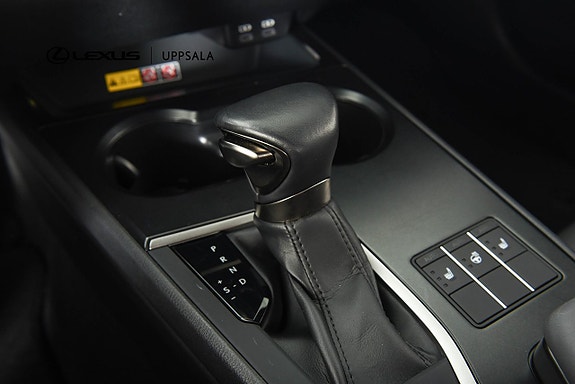 Lexus UX250h 14 of 21