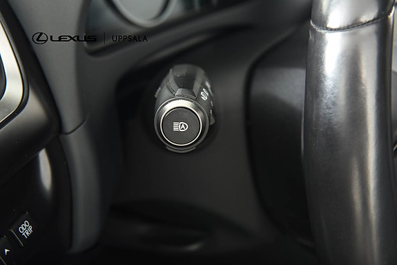 Lexus UX250h 12 of 21