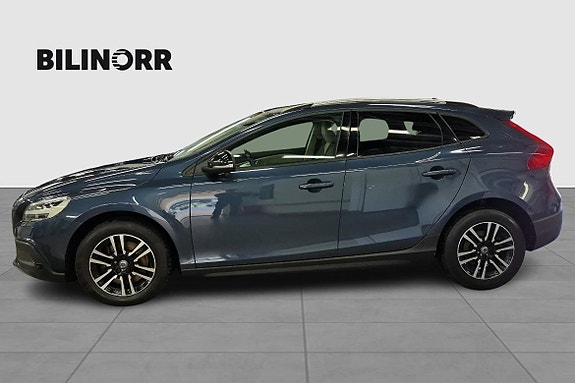 Volvo V40 Cross Country 3 of 5