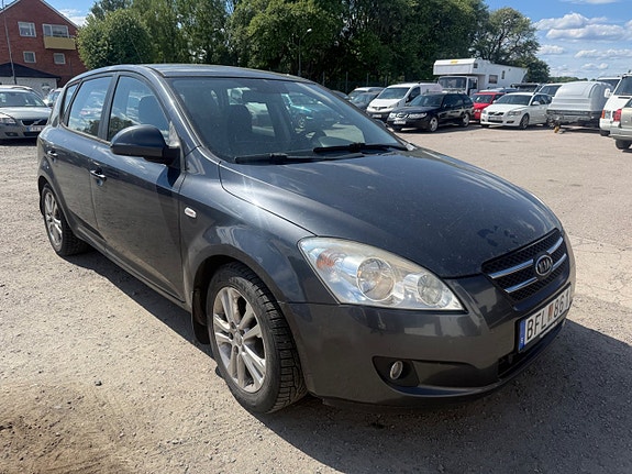 Kia Ceed 3 of 5