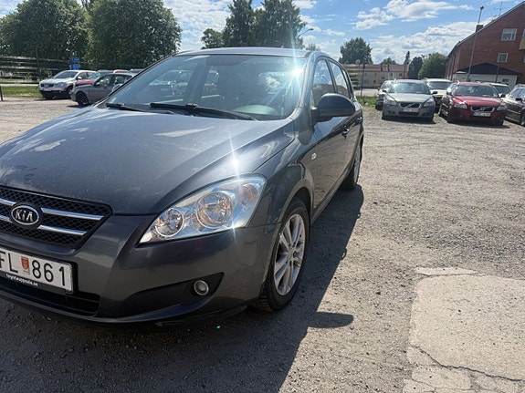 Kia Ceed 2 of 5